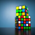 Rubikin kuutio – arvoituksen takana oleva värikkään kääntämisen taika